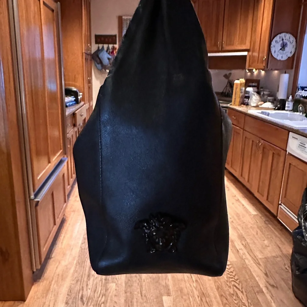 Versace Black Leather Knot-Handle hobo. Shoulder bag
